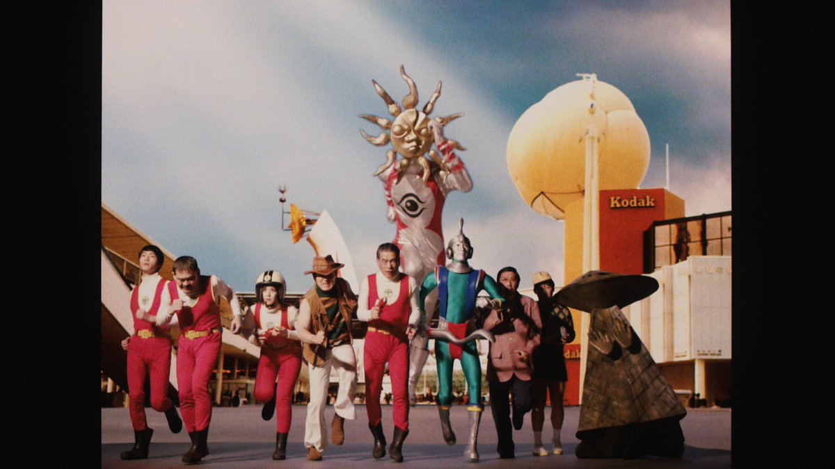 eiga_taroman's tweet photo. ／
 #映画タローマン
 本日深夜 テレビ初放送
＼

⭐️映画あらすじ

時は1970年。
万博開催に日本がわきたっていたその時、
2025年の未来から
万博を消滅させるためにやってきた
恐ろしい奇獣が襲いかかる！

でたらめな奇獣に対抗するには、でたらめな力が必要。
しかし、未来の世界は秩序と常識に満ち溢れ、
でたらめな力は絶滅寸前になっていた。

CBG（地球防衛軍）は万博を守るため、
タローマンと共に未来へと向かう！

映画へつづく…

📺NHK BSにて 
3月8日(日) 深夜1:20〜 放送
※3/7(土)深夜25:20〜