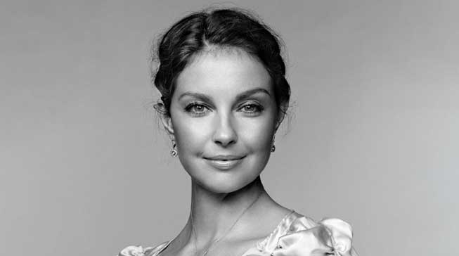 En 1997, Ashley Judd estaba viviendo uno de los momentos más prometedores de su carrera en Hollywood. Había protagonizado varias películas exitosas y su nombre empezaba a sonar con fuerza en la industria.

Un día recibió una invitación que parecía importante: un desayuno de