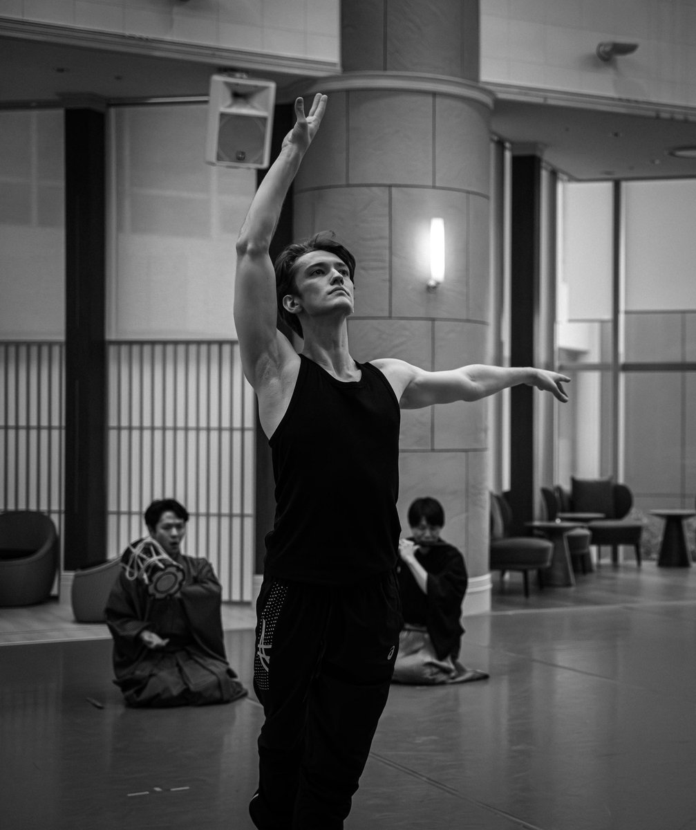 ジュリアン・マッケイ氏との出会い、そして共に創造したこの素晴らしいコラボレーションは、私たちにとってかけがえのない宝物となりました。 この美しい瞬間を切り取ってくださったニコラス・マッケイ氏、そしてmackay productionsのチームの皆さんに心から感謝いたします。
#TheArtOfDance