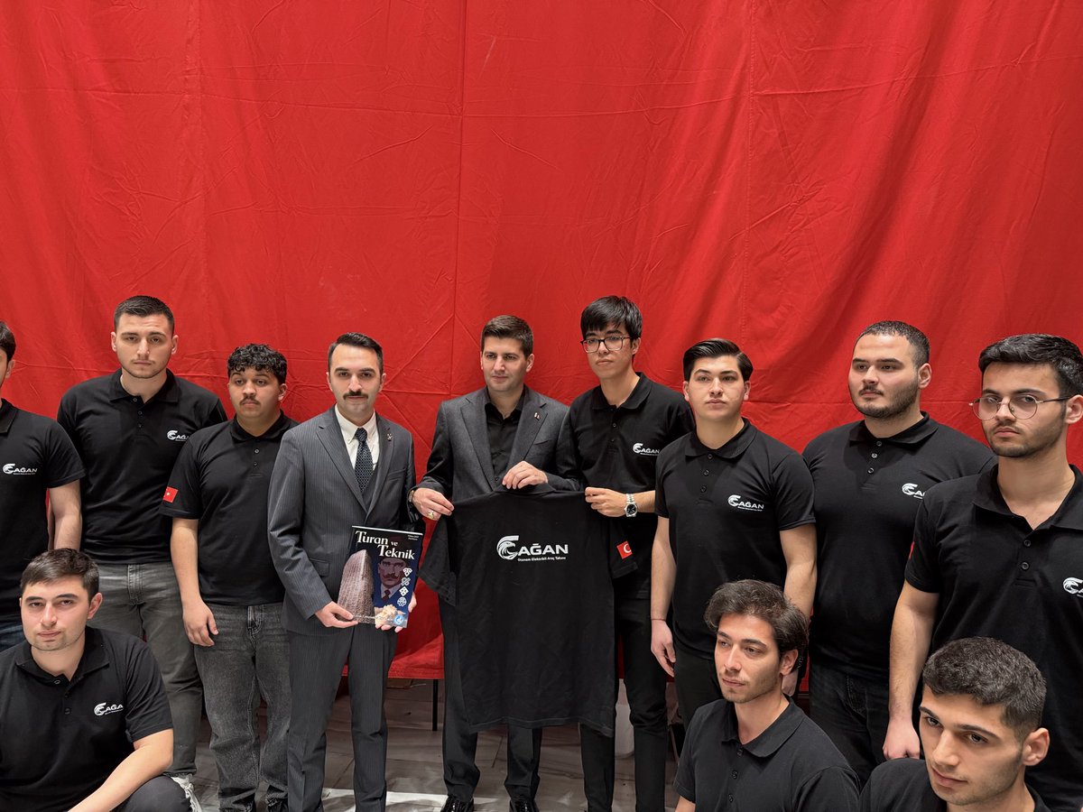 ituulkuculeri's tweet photo. İstanbul Teknik Üniversitesi Ülkücüleri olarak, Ülkü Ocakları İstanbul İl Başkanlığı Üniversiteler Birimimizin tertip ettiği “Hilalin Gölgesinde Gençlik İftarı” programına katılım sağladık.

Ülkü Ocakları Genel Başkanımız Sayın Ahmet Yiğit Yıldırım’a İTÜ Çağan Takımımızın çalışmalarına dair sunumumuzu gerçekleştirerek Turan ve Teknik dergimizi takdim ettik.

Cenab-ı Allah birliğimizi ve dirliğimizi daim eylesin. 🇹🇷

@ayyildirim1