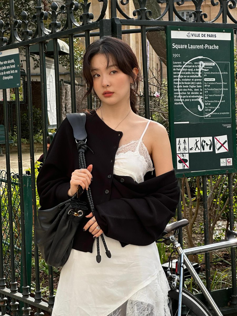 seulgi pics tweet media