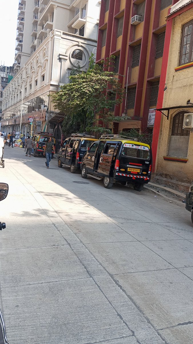 Bycullasena's tweet photo. @MTPHereToHelp Illegal both side sharing  taxi park
People get prblm for turning vehicle

Address. Bldg gate of Salvation army territorial head quarter 
Shaikh hafizuddin marg
Opp st Joseph's High school &amp; next to salvation army school Byculla west
Pls send urgently RTO officer https://t.co/YHsPwg1oW0