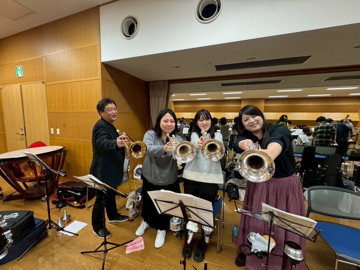 albero_winds's tweet photo. 4回目の練習を終えました！
少しだけですが「オリエント急行」の動画をお裾分け🎧

3月初・かつ久々の練習。気づけば8曲中、7曲やってました🔥「追い込み」の時期ですが、真剣な中にも笑顔の絶えない時間を過ごせたのではと思います😌

あと2週間で演奏会と思うと、楽しみな反面終わるのが寂しい…(続) https://t.co/ELfVFO7zqB