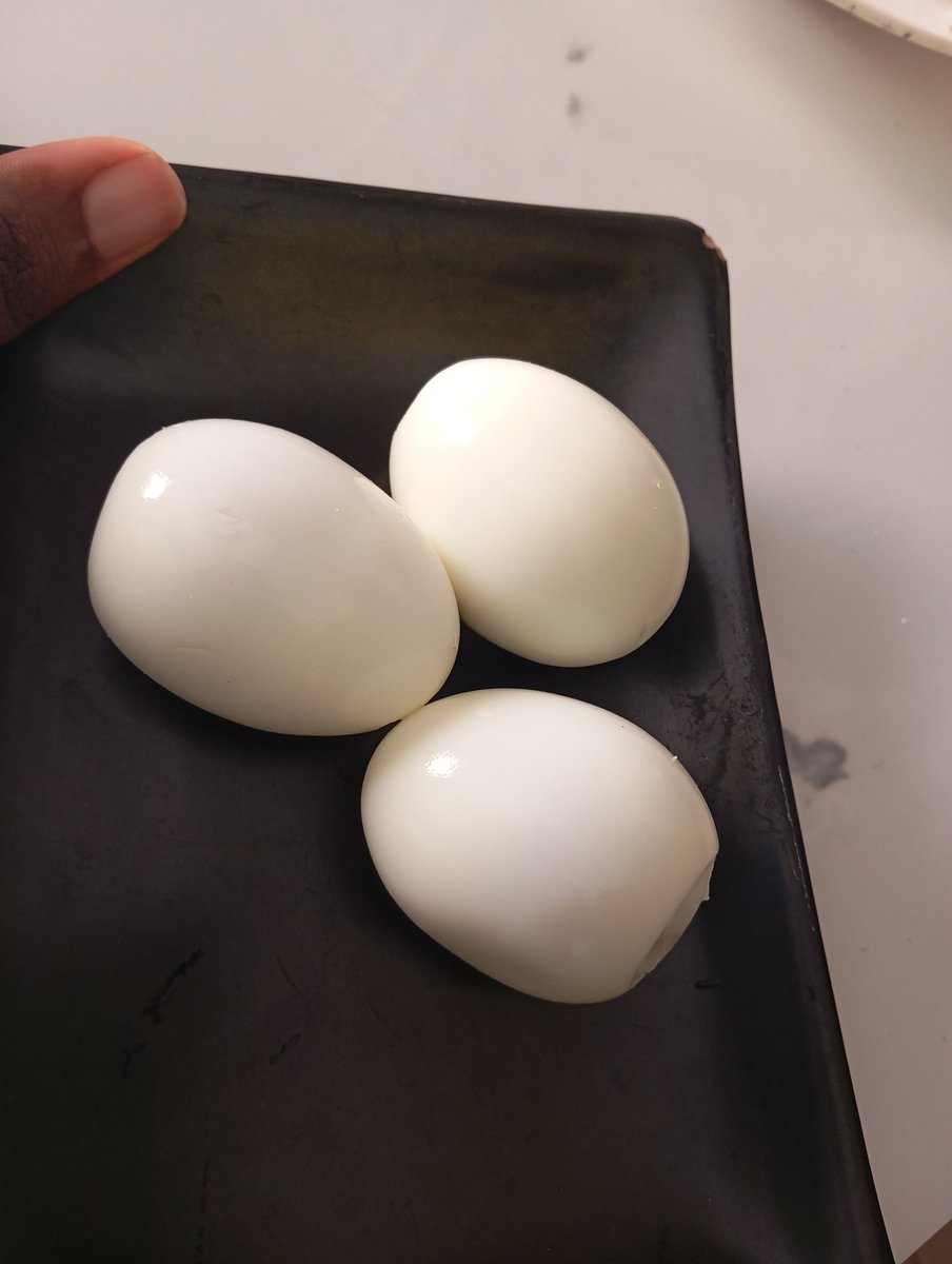 CharnelleKemda's tweet photo. Et puis ya des gens qui n'ont jamais réussi à avoir des œufs comme ça 😅 https://t.co/UoC4RYFKA0
