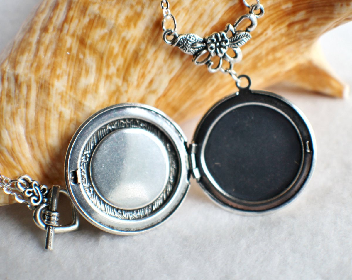 charsfavorite's tweet photo. Unleash your inner strength with our stunning Lion Photo Locket for just $28.00! A perfect blend of elegance and power. Claim yours today! #LionJewelry #StatementPieces
Shop Now https://t.co/i5Rb0BvBQ9 https://t.co/jkK90AXjwz