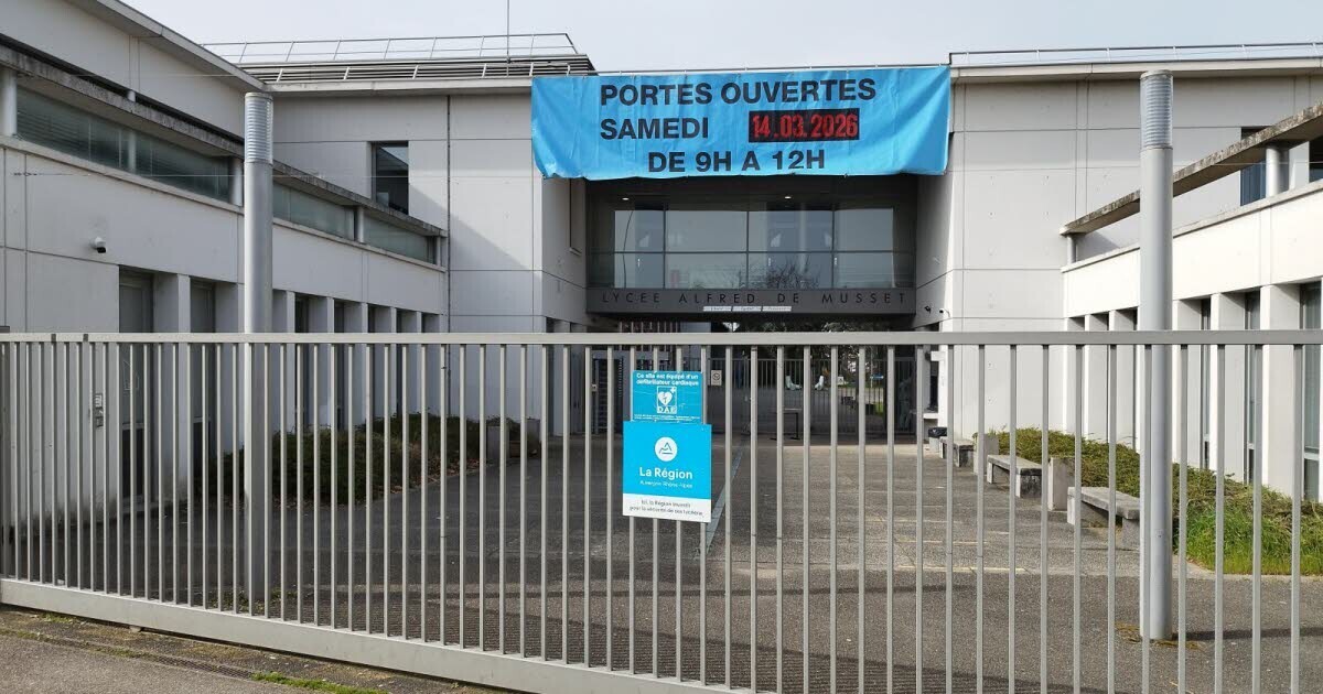 leprogreslyon's tweet photo. 🔴 Menaces et propos #sexistes tagués sur la façade d’un #lycée de #Villeurbanne : deux #plaintes déposées
➡️ https://t.co/SRedAUS8Dj https://t.co/gUIbJgkZzv