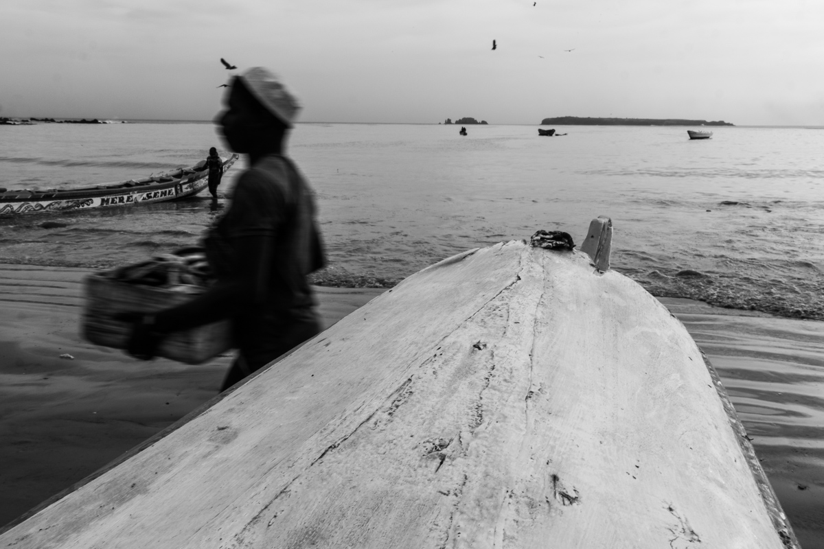 santillobet's tweet photo. Playa de pescadores en Dakar, Senegel. https://t.co/TlhJEIGzSc
