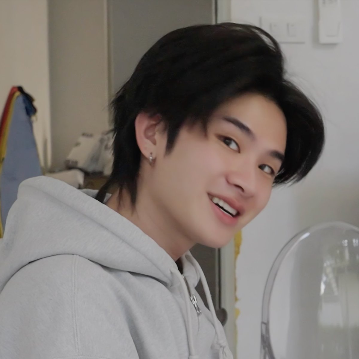 : บี๋ ถ้าชอบคนสวยให้หันมาเร็วค่ะ
: ว่าไงคะคนสวย
: ญ่าก็สวย
: พิมสวยกว่าเค้าอีก