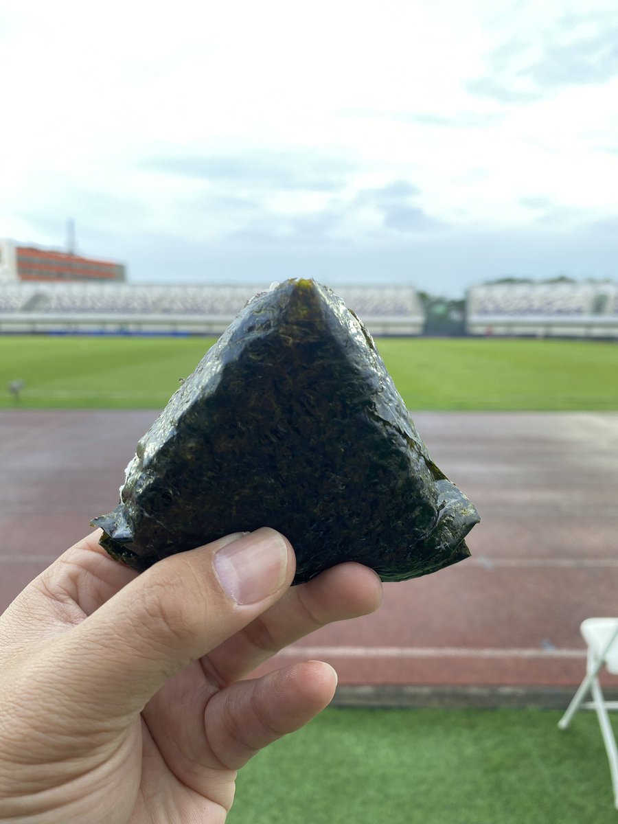 Robpat27's tweet photo. Onigiri chiken mayo $1.2 at Indomilk Arena, Tangerang. @FootyScran https://t.co/udQ4BzXxLl
