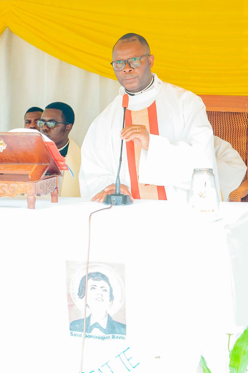 Kinyamateka_KM's tweet photo. Misa ibanziriza ibirori byo kwizihiza umunsi mukuru w'ishuri rya Seminari nto ya Rwesero yaragijwe mutagatifu Dominico Savio irahumuje , akaba ari  Misa yasomwe n'umwepisikopi wa Diyosezi ya Byumba, Musenyeri MUSENGAMANA Papias ari kumwe na Musenyeri Servilien NZAKAMWITA uri mu kiruhuko k'izabukuru.