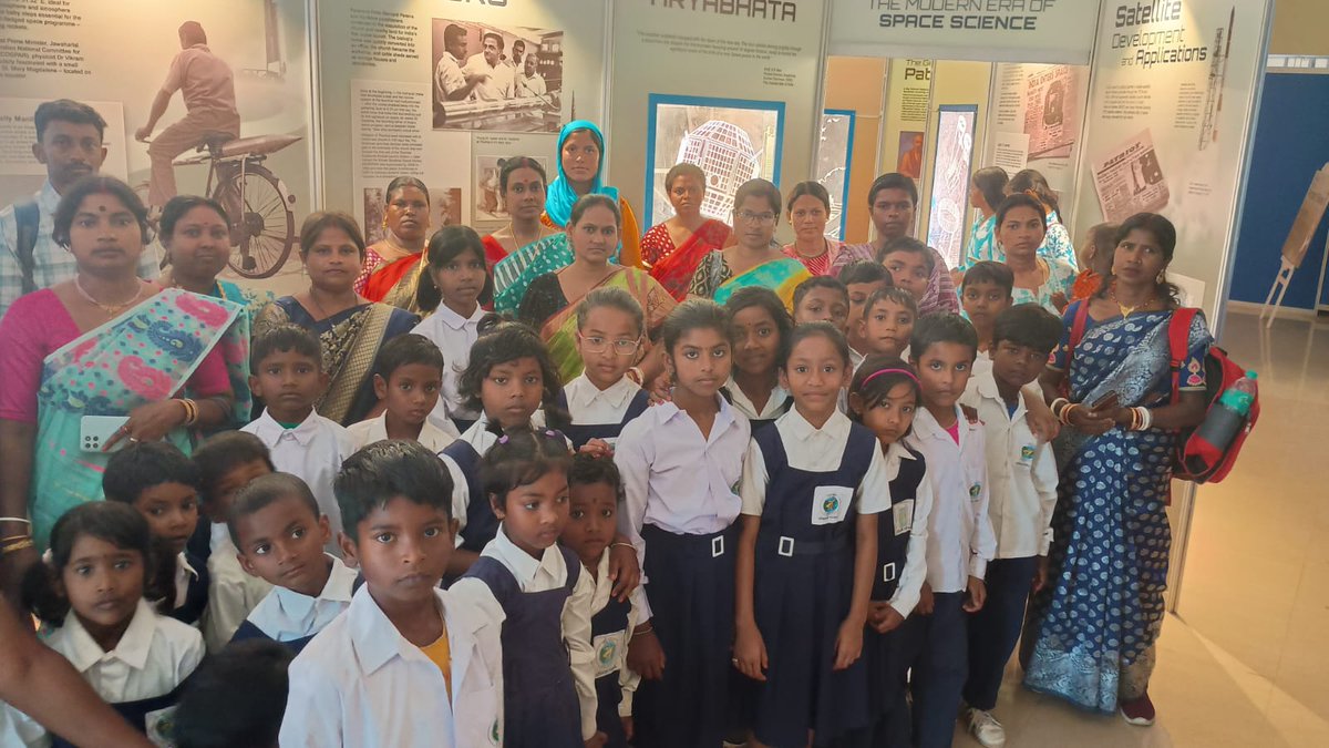 DscBardhaman's tweet image. Little minds, big curiosity! 📷

Primary school students exploring the wonders of science at @DscBardhaman a unit of @ncsmgoi @MinOfCultureGoI today.

#YoungScientists #ScienceForKids #LearningThroughFun #ScienceExploration #BardhamanScienceCentre #STEMEducation #CuriousMinds