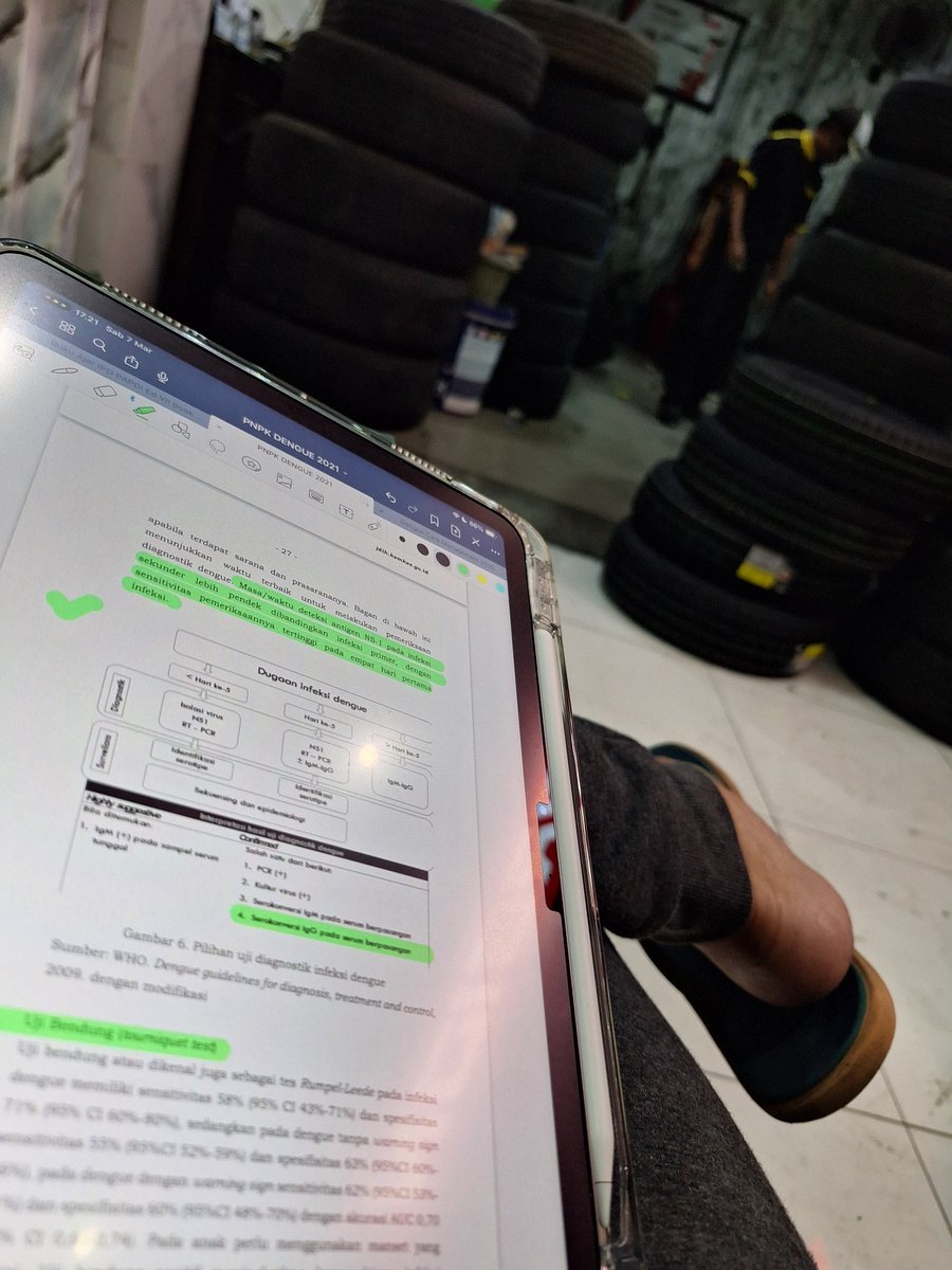 AbdielTeofilus's tweet photo. Jadi Flash Back jaman" bljr sambil nunggu Bus. Ya skg agak sedikit lbh okelah ga bawa" buku sobek" kyk dulu wkaka https://t.co/zvoap8SYQr