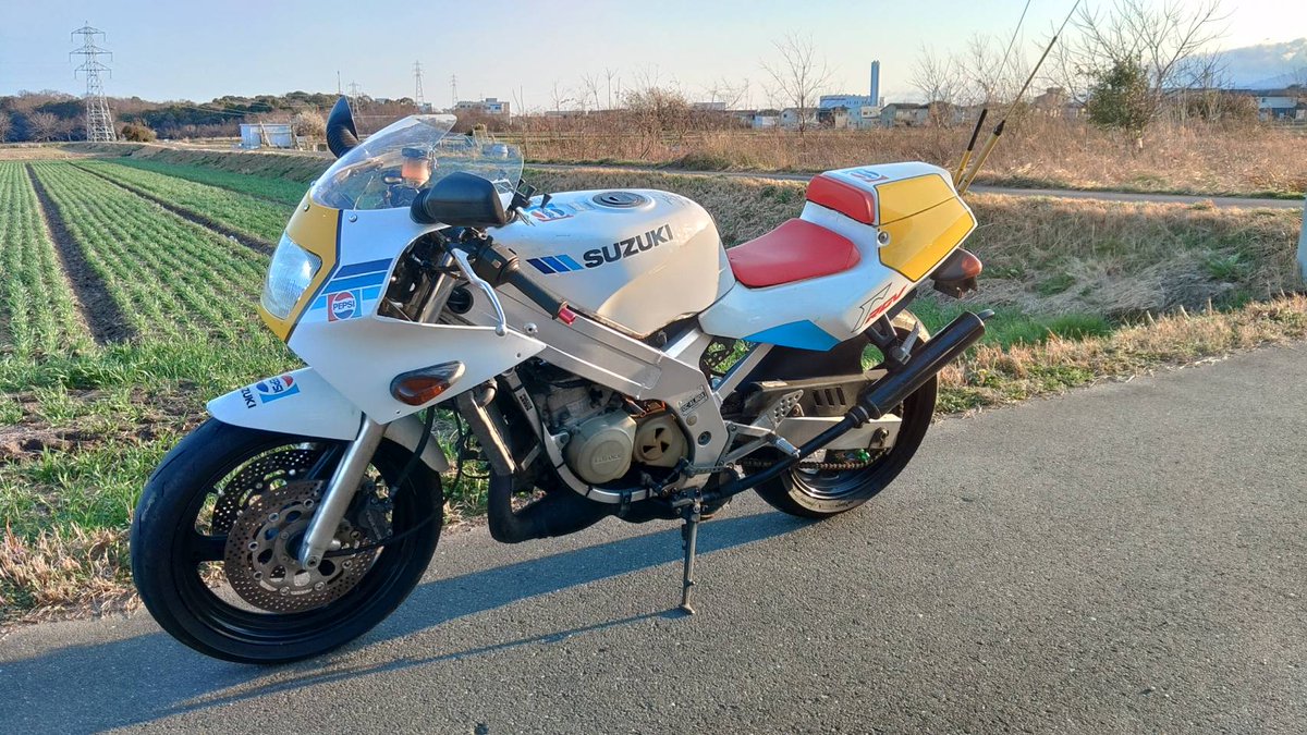 xjrxMHTamYN2ldR's tweet image. #中型バイクの何が好きで乗っているか
#RGV250Γ 
#ZX4
#大型バイクの何が好きで乗っているか
#GPX750R 
要するに欲張りな感じ(^^)
それぞれのクラスで良いトコがあるので
特に昭和末期のバイクが大好き。