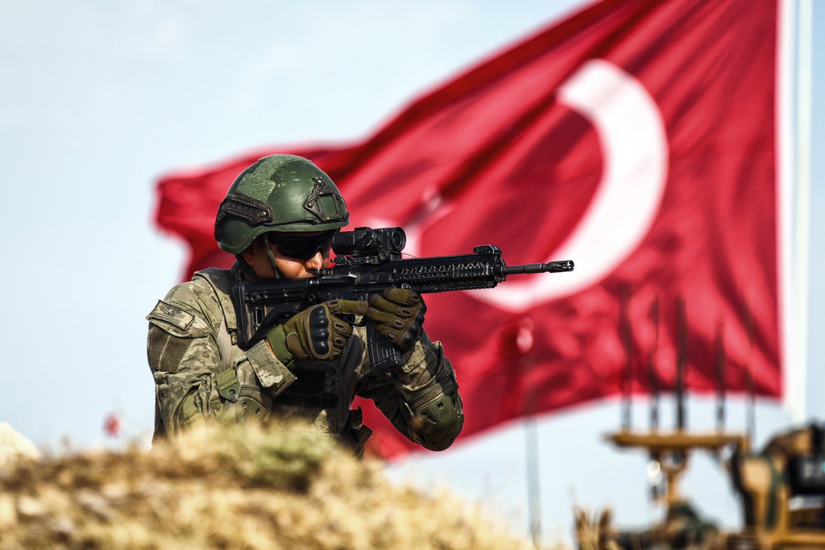 Türk milletinin mayasında cesaret, ruhunda askerlik vardır! 🇹🇷

#MillîSavunmaBakanlığı
#GününFotoğrafı 📸