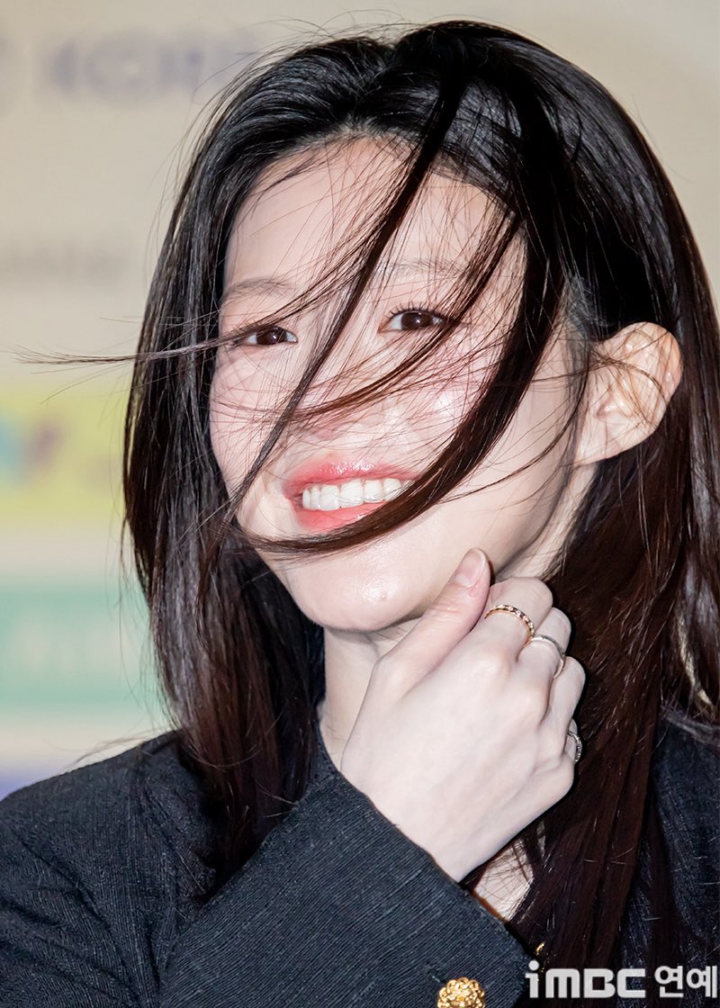 go younjung tweet media