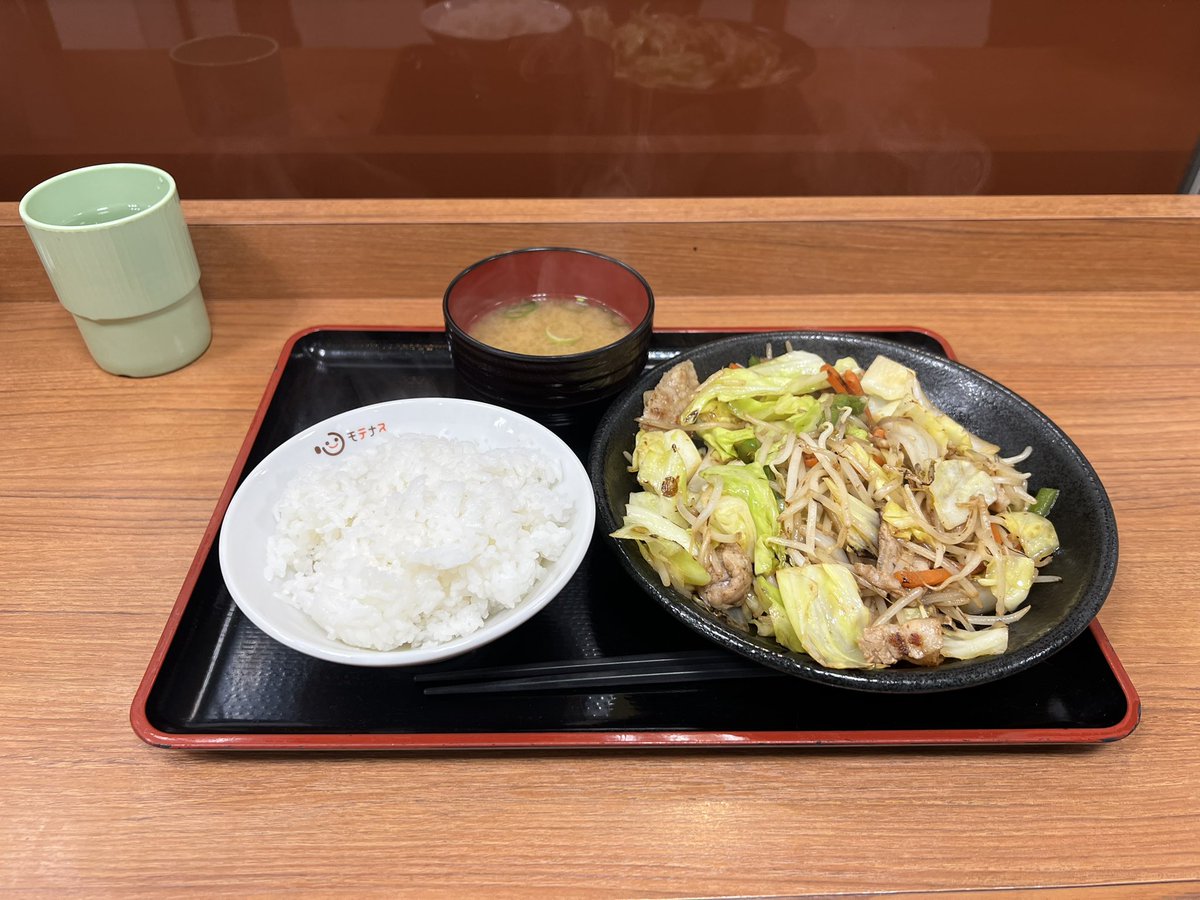 taka__ak19's tweet photo. 腹ごしらえ！
ヘルシーに野菜炒め😎

#福石PA https://t.co/qp3DcbTLAU