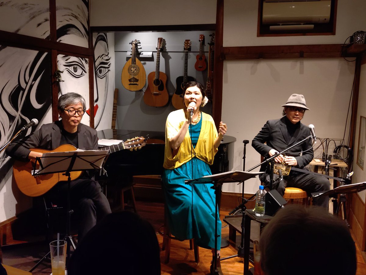 ajanii3's tweet photo. 今日は雑司ヶ谷のエル・チョクロでJUSUライブ♪6年ぶりくらいにお会いした知り合いもいましたね。
ライブが終わり、静岡へ移動🚄
到着してすぐに地酒とともに静岡おでんなんぞを…。 https://t.co/Rcv48iWS43