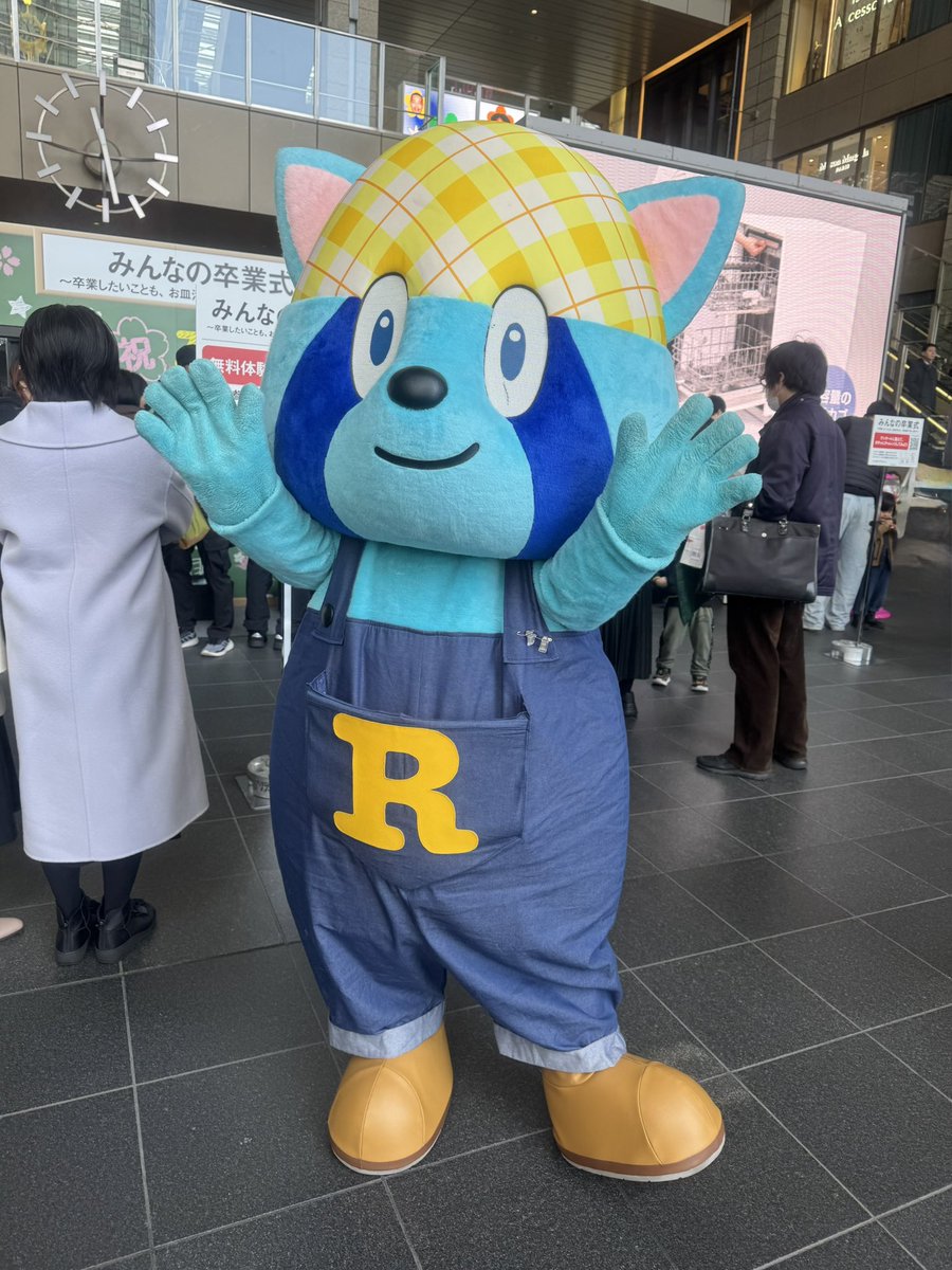 sho_funa's tweet image. 出先でPanasonicの食洗機のイベントをしていて、らっくんというキャラさんに会いました。色の組み合わせが良くて、引き寄せられました☺️
らっくんはとても人懐っこかったです😆

 #Panasonic
 #Dishwasher
 #食洗機
 #らっくん