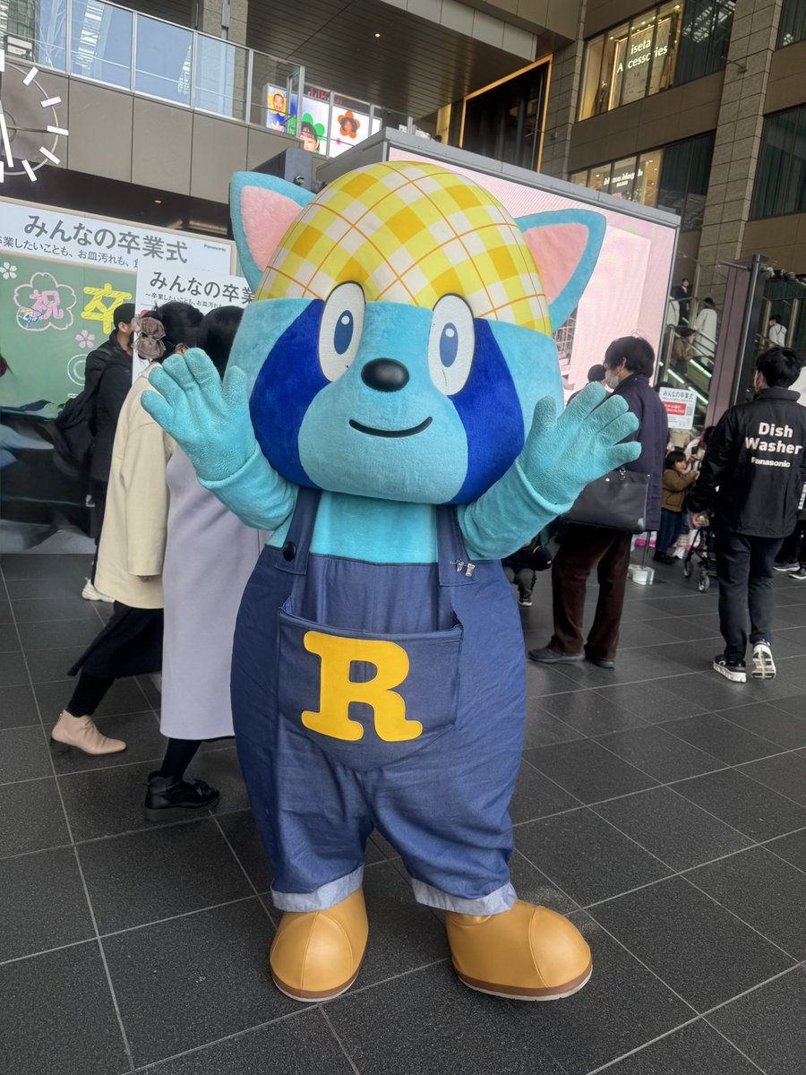 sho_funa's tweet image. 出先でPanasonicの食洗機のイベントをしていて、らっくんというキャラさんに会いました。色の組み合わせが良くて、引き寄せられました☺️
らっくんはとても人懐っこかったです😆

 #Panasonic
 #Dishwasher
 #食洗機
 #らっくん