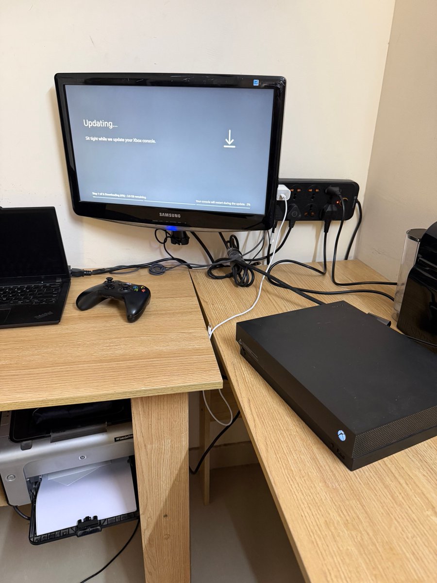 Akshaykpr's tweet image. Took out my Xbox for the first time since my daughter’s birth. Will need a few hours of updates before I can use it. 

Will be setting up my projector later for a FIFA night. 

#weekendplans