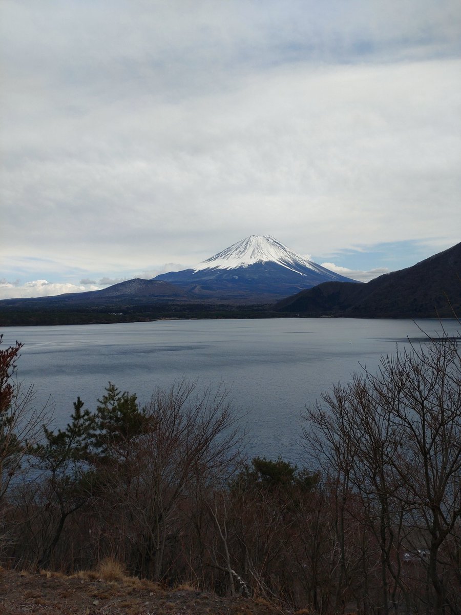 thardgeneration's tweet photo. 今日の本栖湖は素晴らしい景色だった https://t.co/ux8zaBrGwK