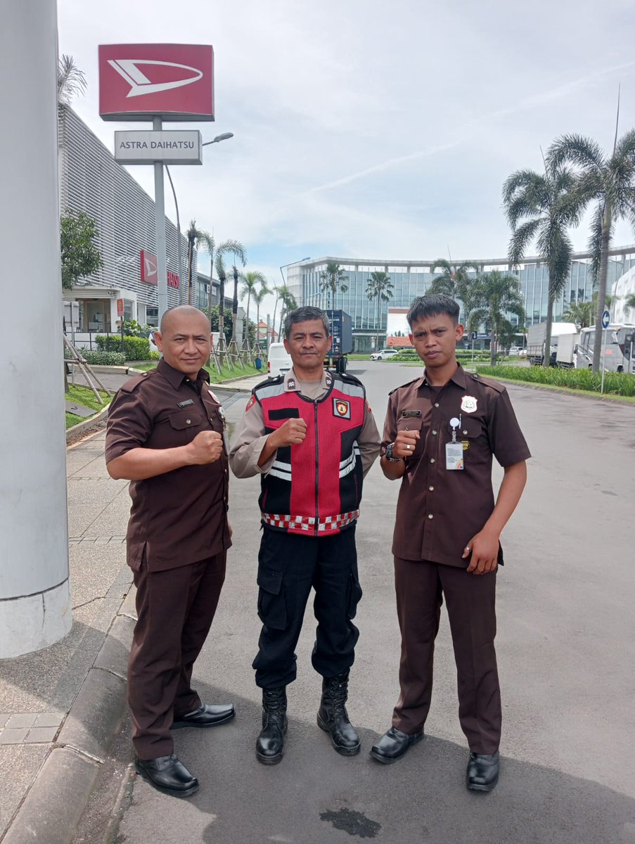 Ciptakan Situasi yang aman dan menjaga HarKamtibmas di wilayah Hukum Polsek Regol,  Personil Samapta Polsek Regol  Aiptu Ujang Syamsudin melaksanakan kegiatan Sambang kepada Security Sigap Astra Biz Center Jl. Soekarno Hatta Kel. Pasirluyu Kec. Regol Kota Bandung.