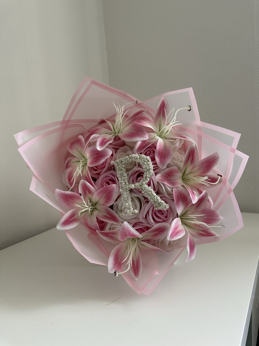 Vous aimez ?✨

#Roseeternelle #Fleurdelys #bouquet