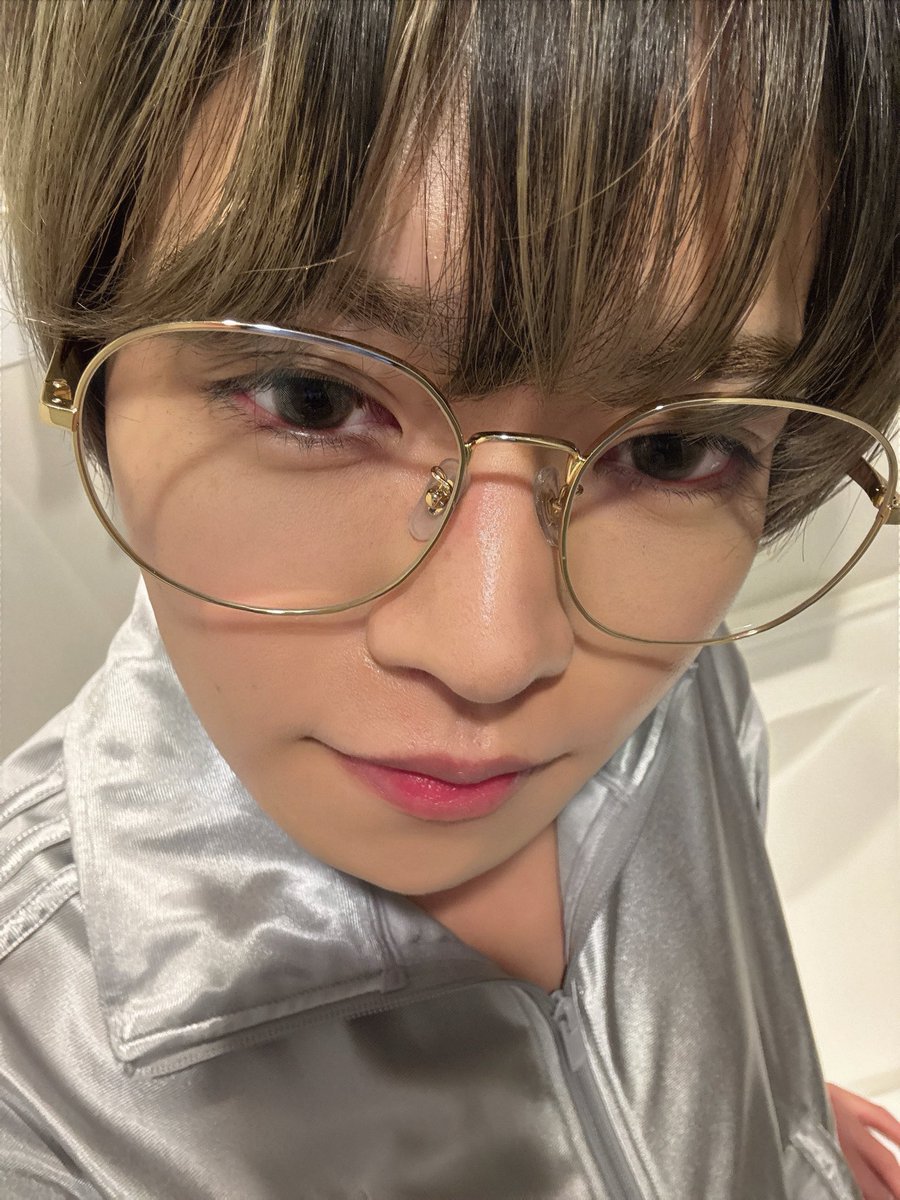 holy_yell0525's tweet photo. NEWメガネやで〜 https://t.co/llxb3bRM8a