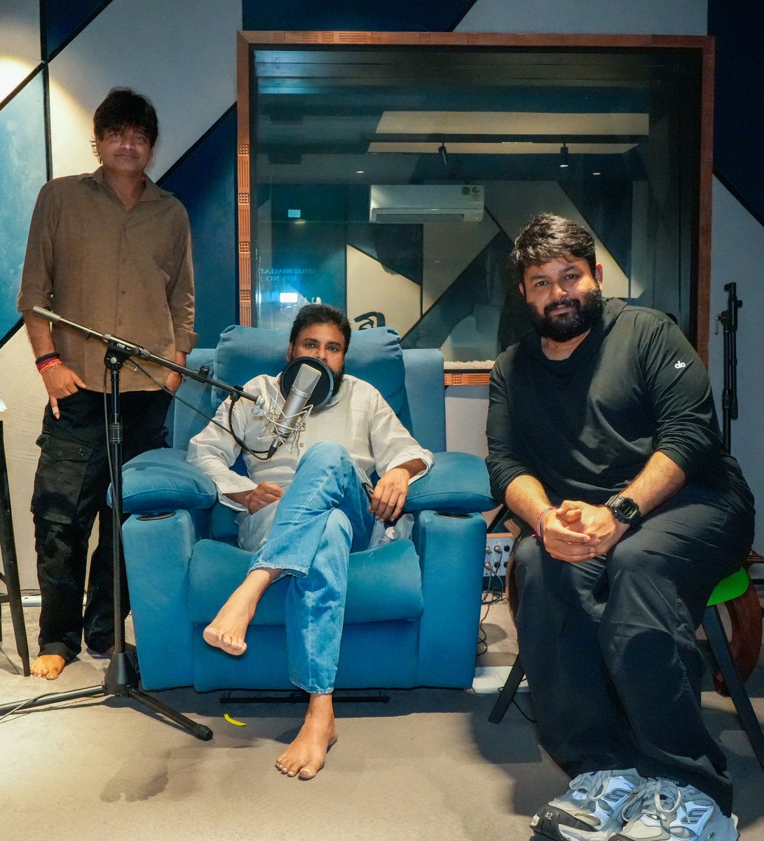 Power Star #PawanKalyan has started dubbing for #UstaadBhagatSingh 🔥. Post production is progressing rapidly with Cult Captain @Harish2you overseeing the work and <a href="/MusicThaman/">thaman S</a> composing a powerful score. A surprise update is expected to drop anytime today, stay tuned 🥵🔥🔥