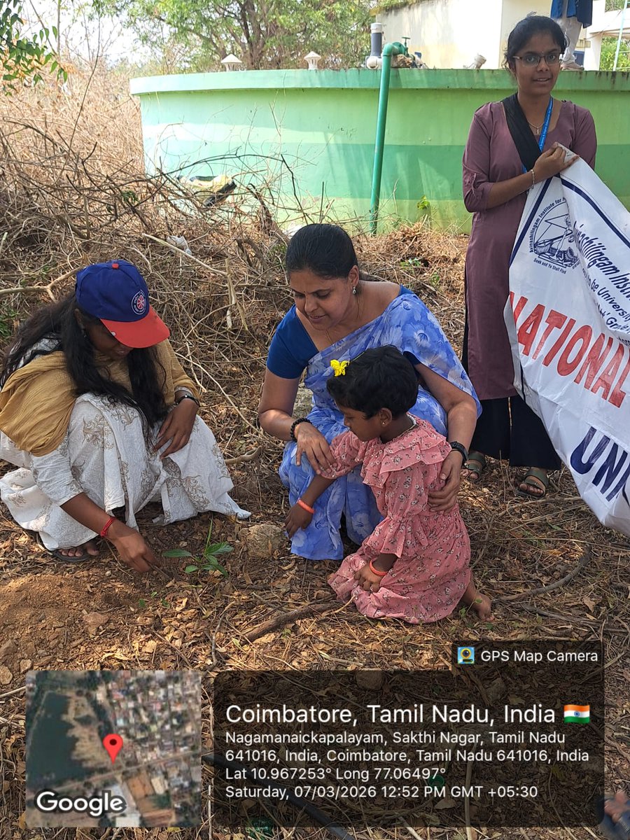 nssavinuty's tweet photo. A Mega Tree Plantation Drive was organized by NSS Units 1 and 6 of Avinashilingam Institute, Coimbatore at Nayakkanpalayam Village. Tree saplings were planted, and wall paintings were carried out on the school compound. 🌱🌳 https://t.co/Q3hwiCLZzE
