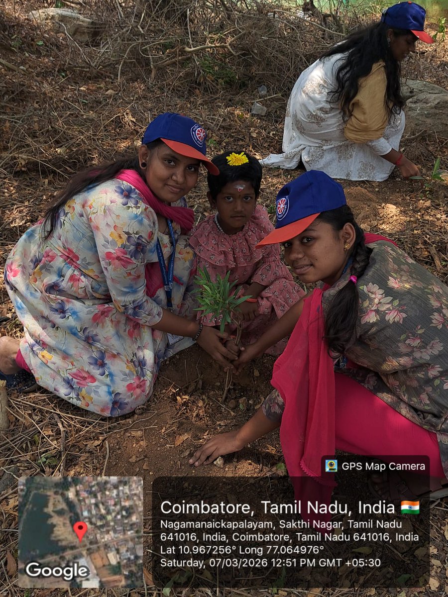 nssavinuty's tweet photo. A Mega Tree Plantation Drive was organized by NSS Units 1 and 6 of Avinashilingam Institute, Coimbatore at Nayakkanpalayam Village. Tree saplings were planted, and wall paintings were carried out on the school compound. 🌱🌳 https://t.co/Q3hwiCLZzE