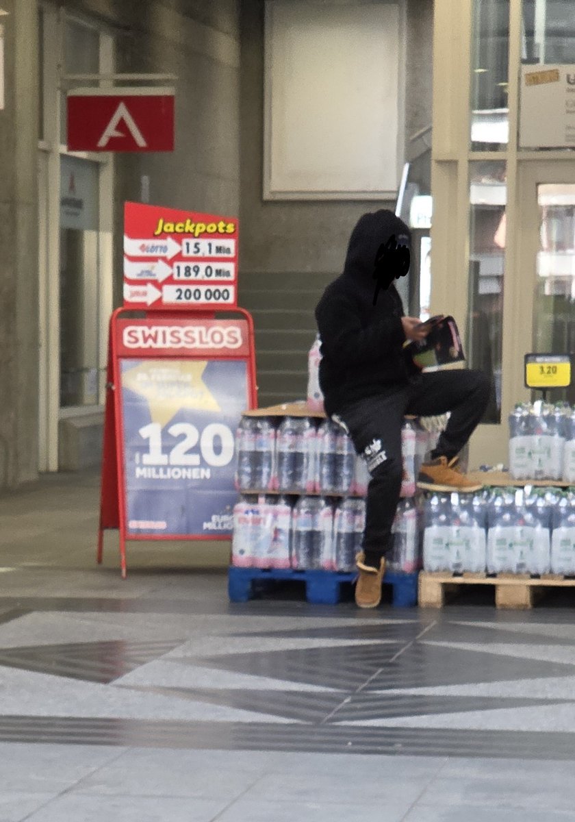 Christian Achter tweet media