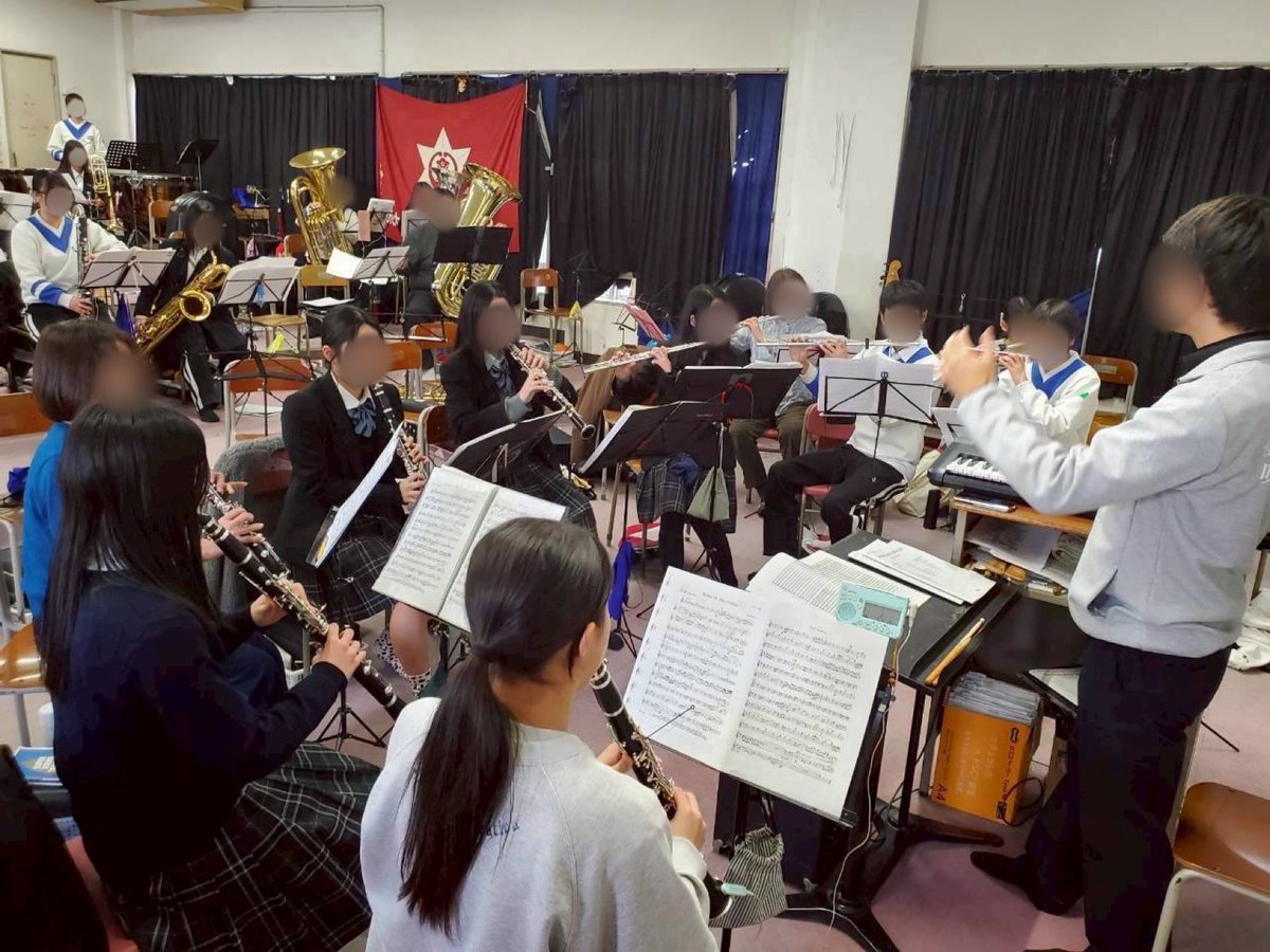 hatosui1966's tweet photo. 本日は4月のファミリーコンサートに向け、合同練習を行いました！！
中学生や、市吹の方々と関わることができ楽しい時間を過ごせました🎷🕊

🎶練習曲🎶
白鯨と旅路をともに
大草原の歌 https://t.co/koPRNOZIe4