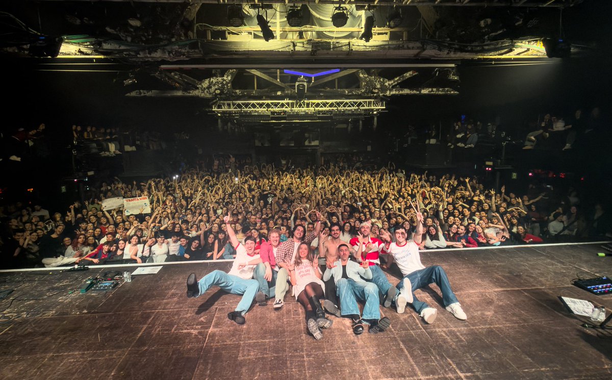 xavibochino's tweet photo. Barcelona aún no me creo que esto pasase, gracias de corazón, el concierto de ayer me lo llevo conmigo para siempre❤️❤️❤️
Razzmataz 1 🥲🥲🥲🥲 https://t.co/hZNwHx2zns
