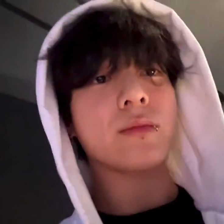 #taekook • one shot 🔞 au

Tidur Sore

Kookie gak pernah menyangka bahwa mitos soal tidur sore itu beneran nyata. Ya meski setelahnya Kookie gak menyesal sedikitpun, tapi tetap saja Kookie merasa kaget.

bpkoo, age gap, inc*st, local profanities