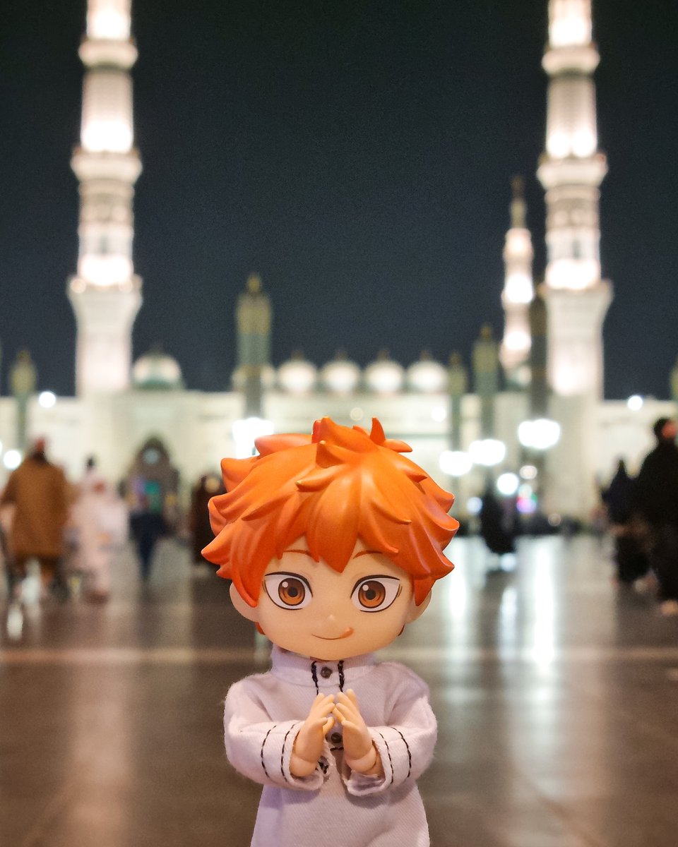 diajak umroh (tp most of the time ak tinggalin di kamar soalnya disana bener2 fokus ibadah)