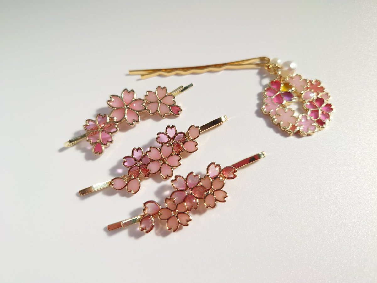 12piece06's tweet photo. 桜のヘアピンができました！

#ハンドメイド
 #ハンドメイドアクセサリー
#レジン
#桜のアクセサリー https://t.co/jojX1wdGwB