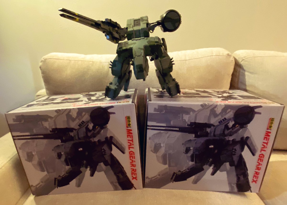 友人から誕生日プレゼントに
超合金メタルギアREX頂いたぞい〜〜っ

すごいプレゼントじゃ…っ
めちゃ嬉しみぃ…

私の買ったのと並べて2つ…ッ
未開封で大事に飾るぞい…ッ

おまけで我が家のお気に入りポスター 