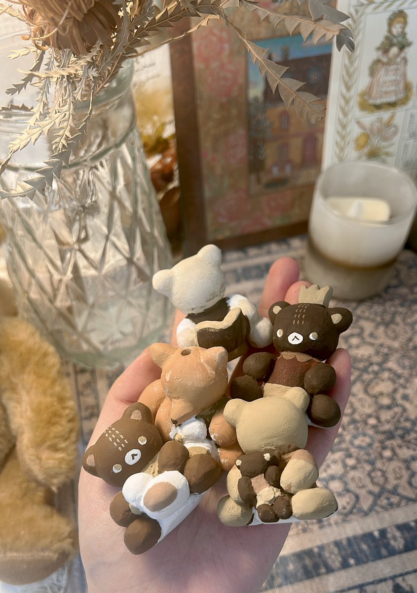 𓇬3/19〜29
吉祥寺PARCO・POPUP

𓇬4/1〜期間限定
オンラインショップ
「koguma no omise」(第2回) 🧸

もりもり制作中 👨🏻‍🍳
（☟写真はちょっとホラーな途中経過）
4月のオンラインショップでは
ミニ原画も出せたらいいな…！

また途中経過も載せるので
見てもらえたら嬉しいです🫏🌲