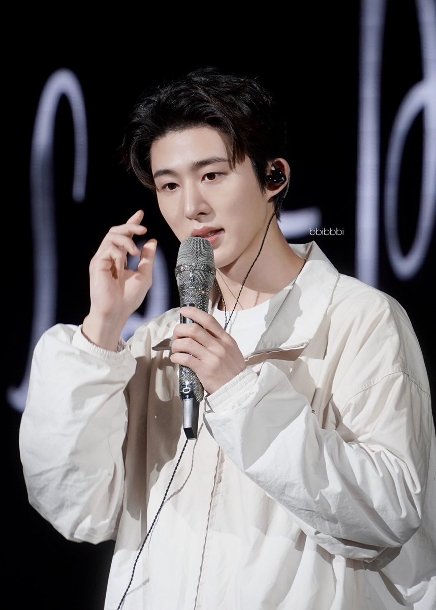 bbibbbi22's tweet photo. 260307 사운드체크
#김한빈 #비아이 #BI #2026THELASTPARADEENCOREINSG https://t.co/yj9bdzKxwI