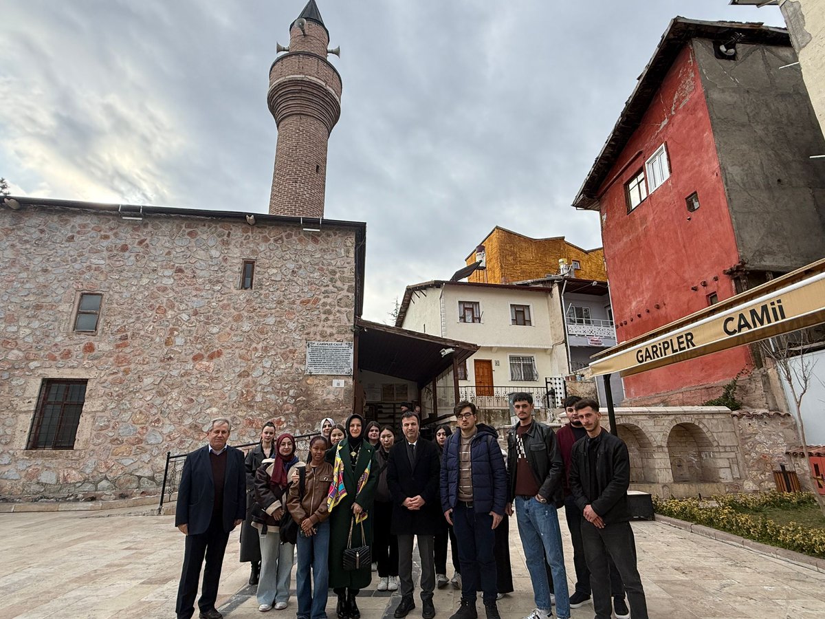 toguresmi's tweet photo. 📚✨ "Şehir ve Kültür" dersi kapsamında bu hafta Tokat’ın kadim mirasını yerinde keşfettik!

​📍 Taşhan
📍 Tokat Kültür Evi
📍 Tokat Olgunlaşma Enstitüsü
📍 Garipler Camii

​Öğrencilerimizle kentin tarihi dokusuna dokunuyor, kültürümüzü yaşayarak öğreniyoruz. Geçmişin izinde, geleceğe köprü kuruyoruz! 

#gaziosmanpaşaüniversitesi