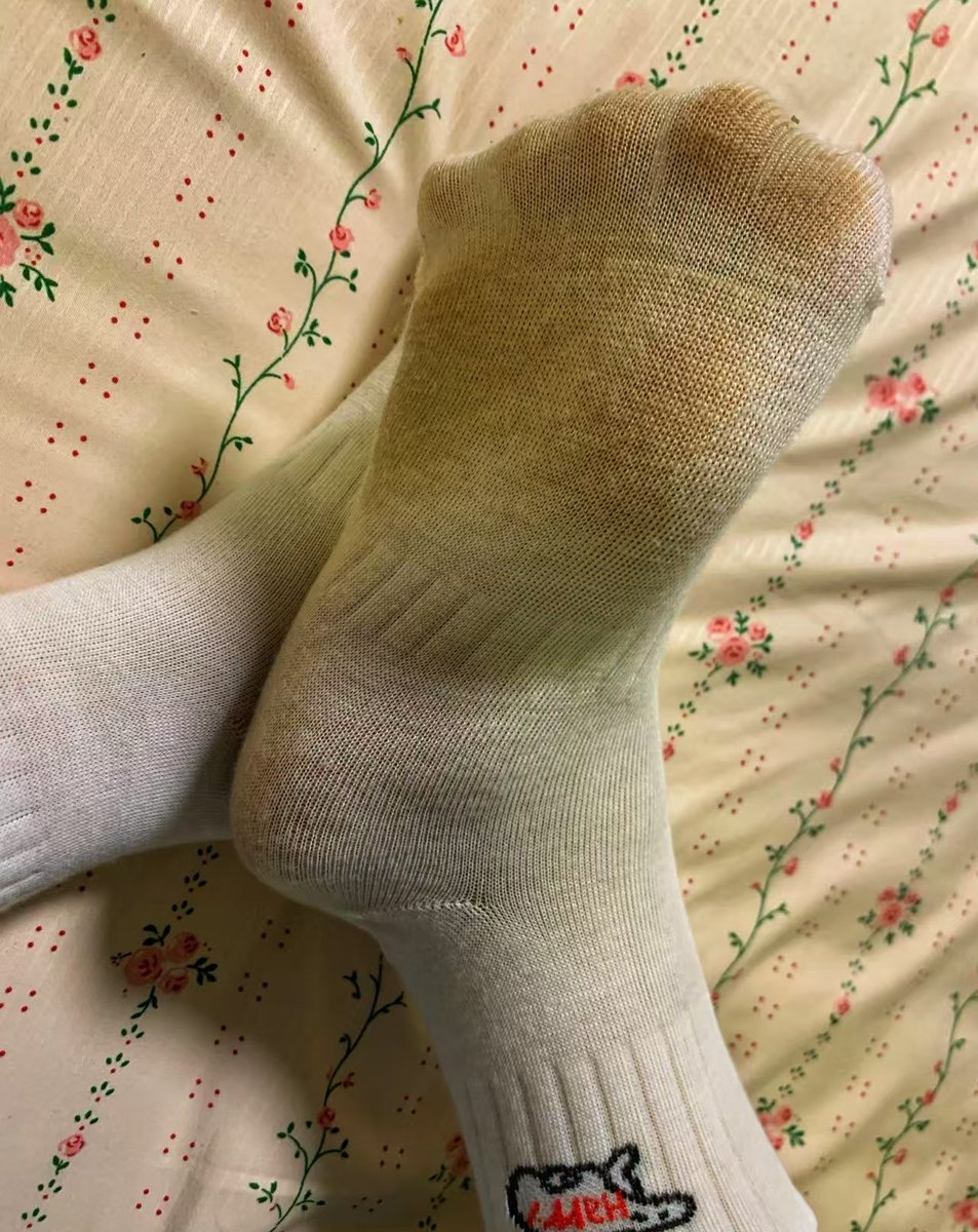 wngyh866369's tweet photo. #臭���子 #棉袜 #丝袜 #臭脚丫 #二手闲置 #二手絲襪 #恋物癖 喜欢黄黄的痕迹，湿乎乎的找我哦 https://t.co/0uGXHShJas