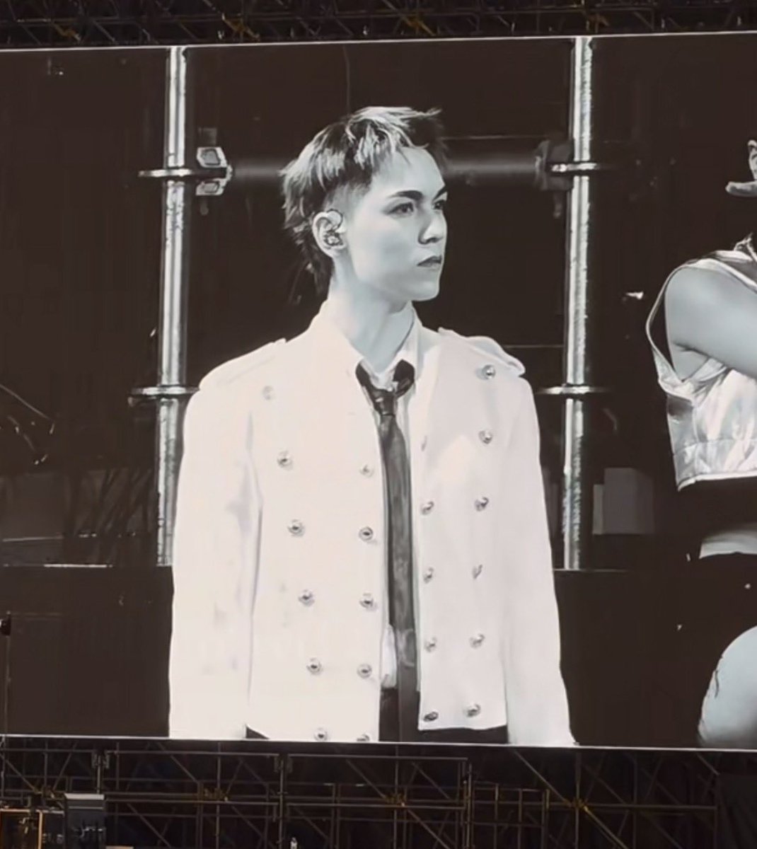 chweposts's tweet photo. here’s a HD version of vernon’s new hair! #버논 https://t.co/YfRfOeyocy