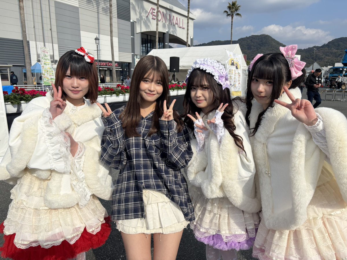 今日はなんと
景井ひなさんと一緒に
お写真撮ってもらいました✨️✨️✨️

めちゃくちゃ可愛くて
めちゃくちゃ優しくて
元々好きだったけど
もっともーっと大好きになっちゃいました🩷💜❤💛

次は一緒のお仕事でお会いできるように一生懸命頑張ります🦄🌈🎂

<a href="/hinatter0219/">景井 ひな</a> 
<a href="/AMAME_Uo_oU/">甘苺 まかろ🍓🎀 @夢見るアイリス</a>