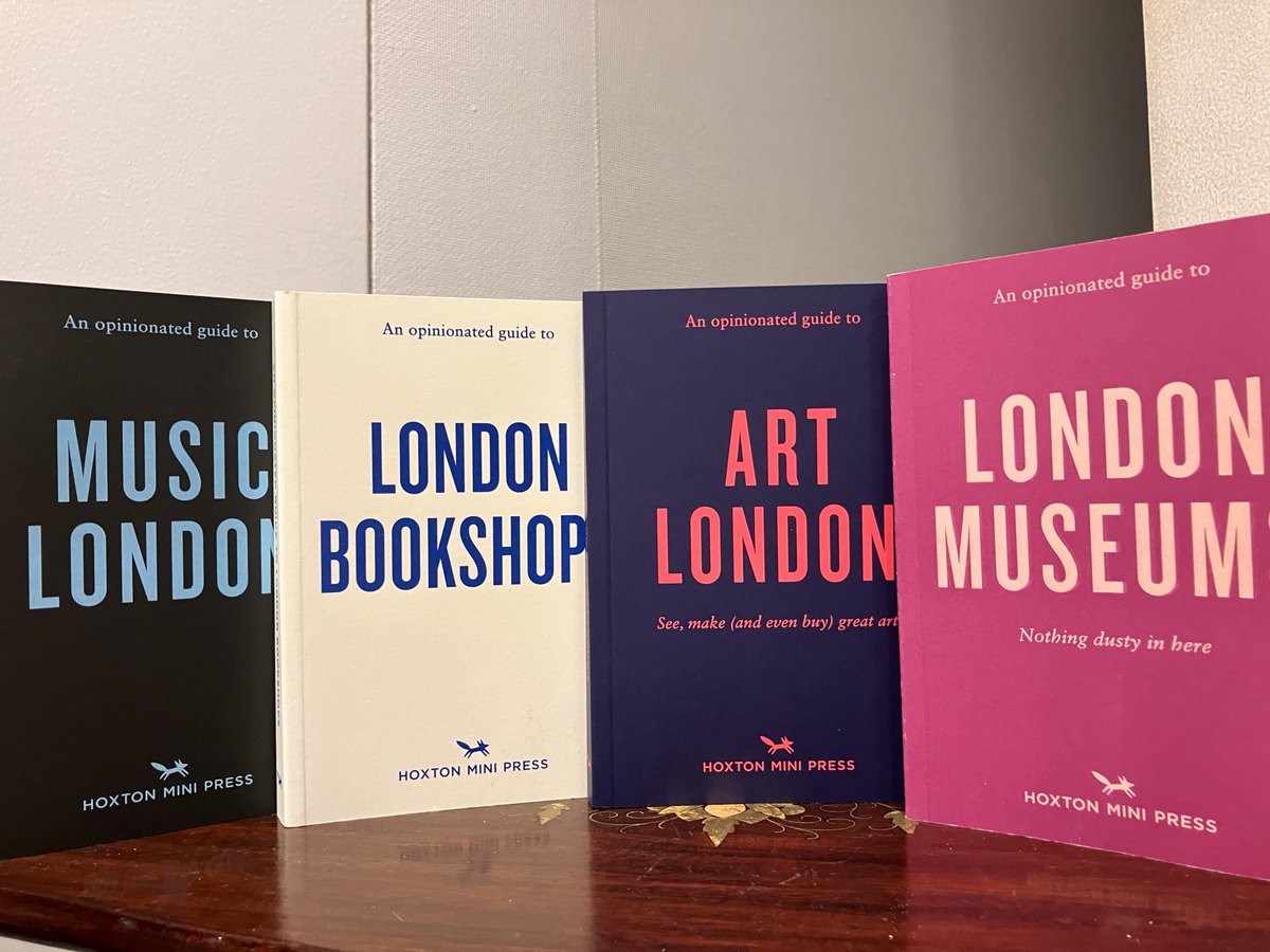 【4階洋書】
イギリス好きの方必見！素敵な写真でロンドンの様々な一面を紹介するシリーズのご紹介。
このシリーズはイギリスだけでも４５種類あり、食べ物やホテル、ファッションから本屋さんを集めたものまで多種多様です💂
ロンドンを存分に味わえること間違いなしです！

＃洋書の丸善