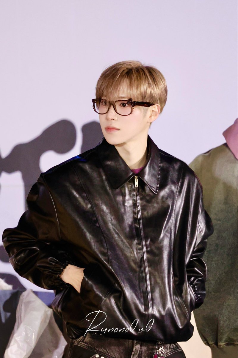 Runono﹥﹤ tweet media