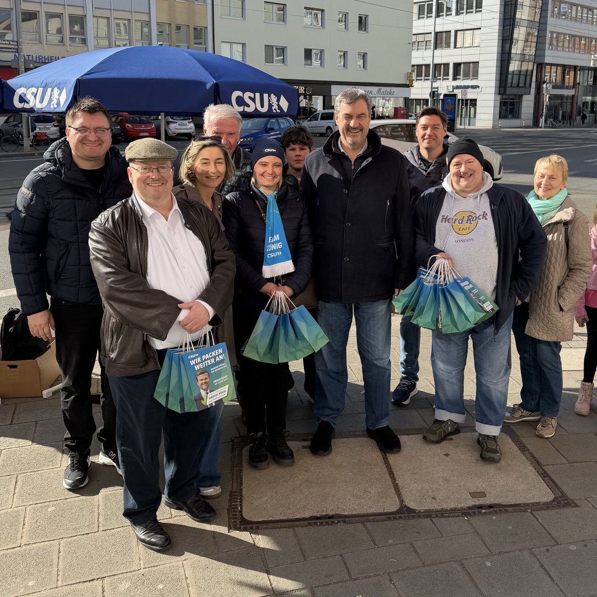 Markus_Soeder's tweet image. Unterwegs an der #Basis beim Endspurt im Kommunalwahlkampf in Nürnberg gemeinsam mit Andreas Krieglstein und vielen unserer Kandidaten bei Infoständen der CSU in der Nürnberger Altstadt, in Wöhrd , Gebersdorf und in Erlenstegen. Gemeinsam unterstützen wir Oberbürgermeister Marcus