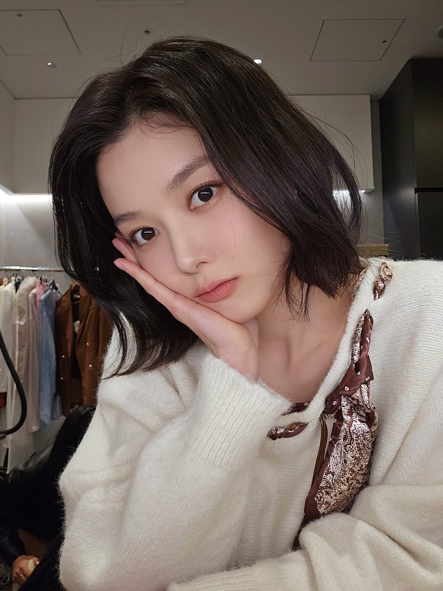 hyatata23's tweet photo. White and Brown for KangYoo❤️❤️ https://t.co/5DUuLi6aLW