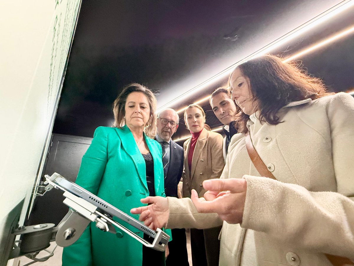 MedioAmbAND's tweet photo. 🚌El ‘EducaBus’ inicia un recorrido por más de 200 municipios de Andalucía para sensibilizar sobre sostenibilidad y cambio climático.
🛑El autobús de la @MedioAmbAND hace su primera parada en la localidad jiennense de Garcíez.
🔗https://t.co/2HxKIEJXdA https://t.co/TgjA9TIlZG