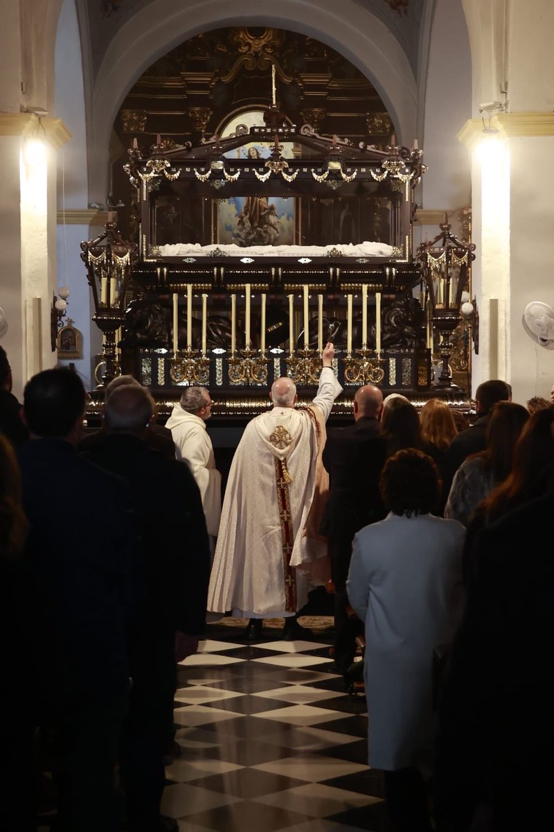 veracruzalmogia's tweet photo. Todo está consumado. 

Queda presentado y bendecido el nuevo trono del Santo Entierro de nuestra Venerable Hermandad. 

📷 Rafael Gómez Pacheco 

 #VeraCruzdeAlmogía
#CofradíasMLG https://t.co/xD7I3VMlGU